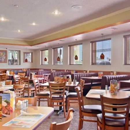 Clarion Inn & Suites Across From Universal Orlando Resort 
